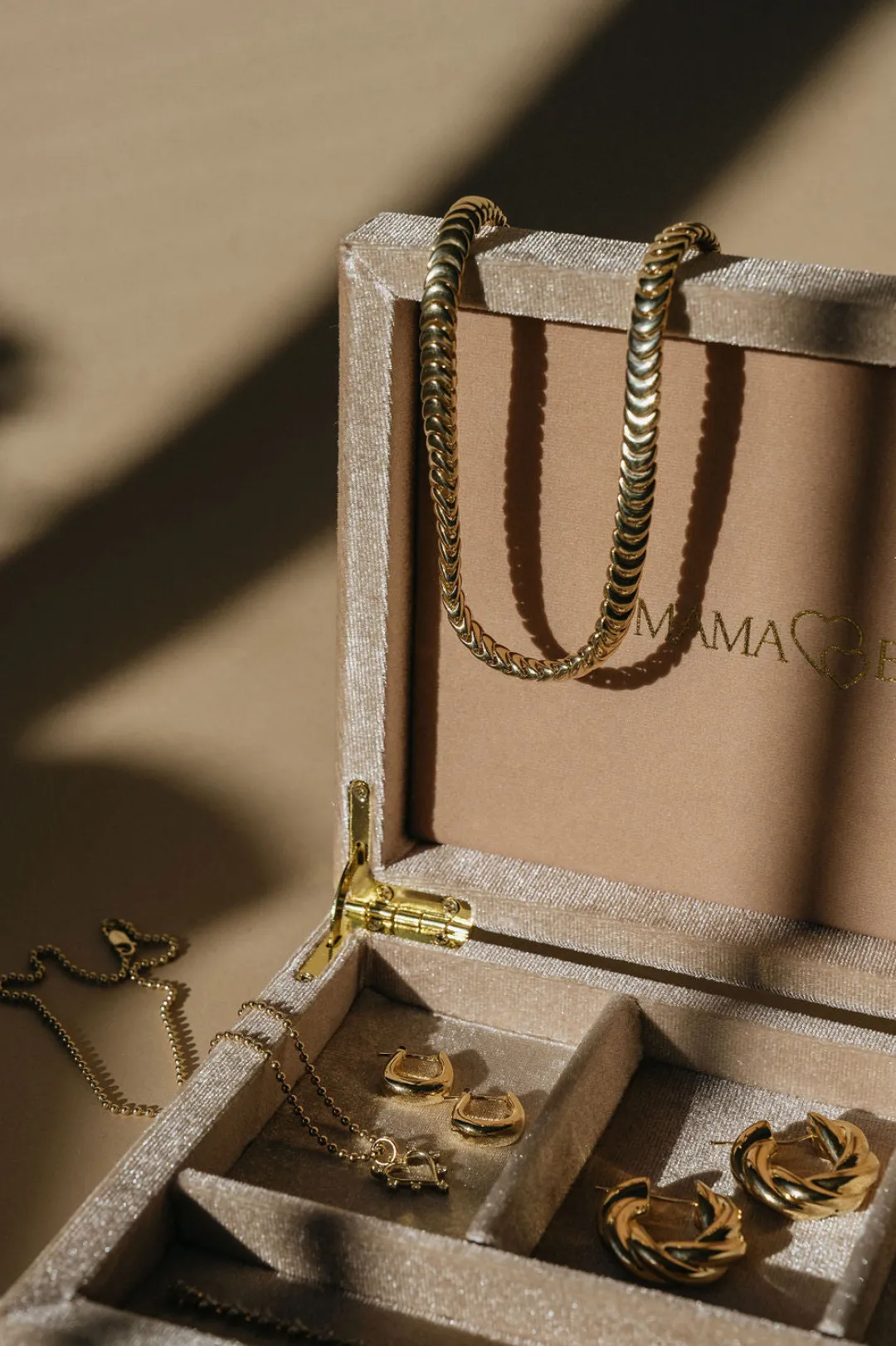 crescent_moon_chunky_chai_5.webp Mama Bijoux Crescent Moon Chunky Chain Necklace Online