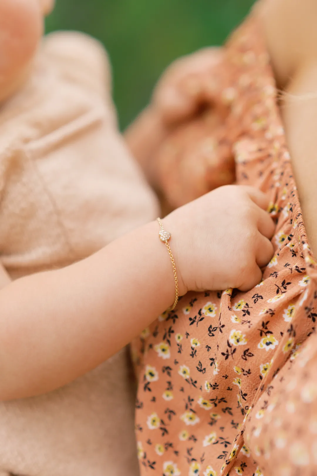 k_gold_diamond_heart_brac_5-1.webp Mama Bijoux 14k Gold Diamond Heart Bracelet (Baby/Child Size) Hot