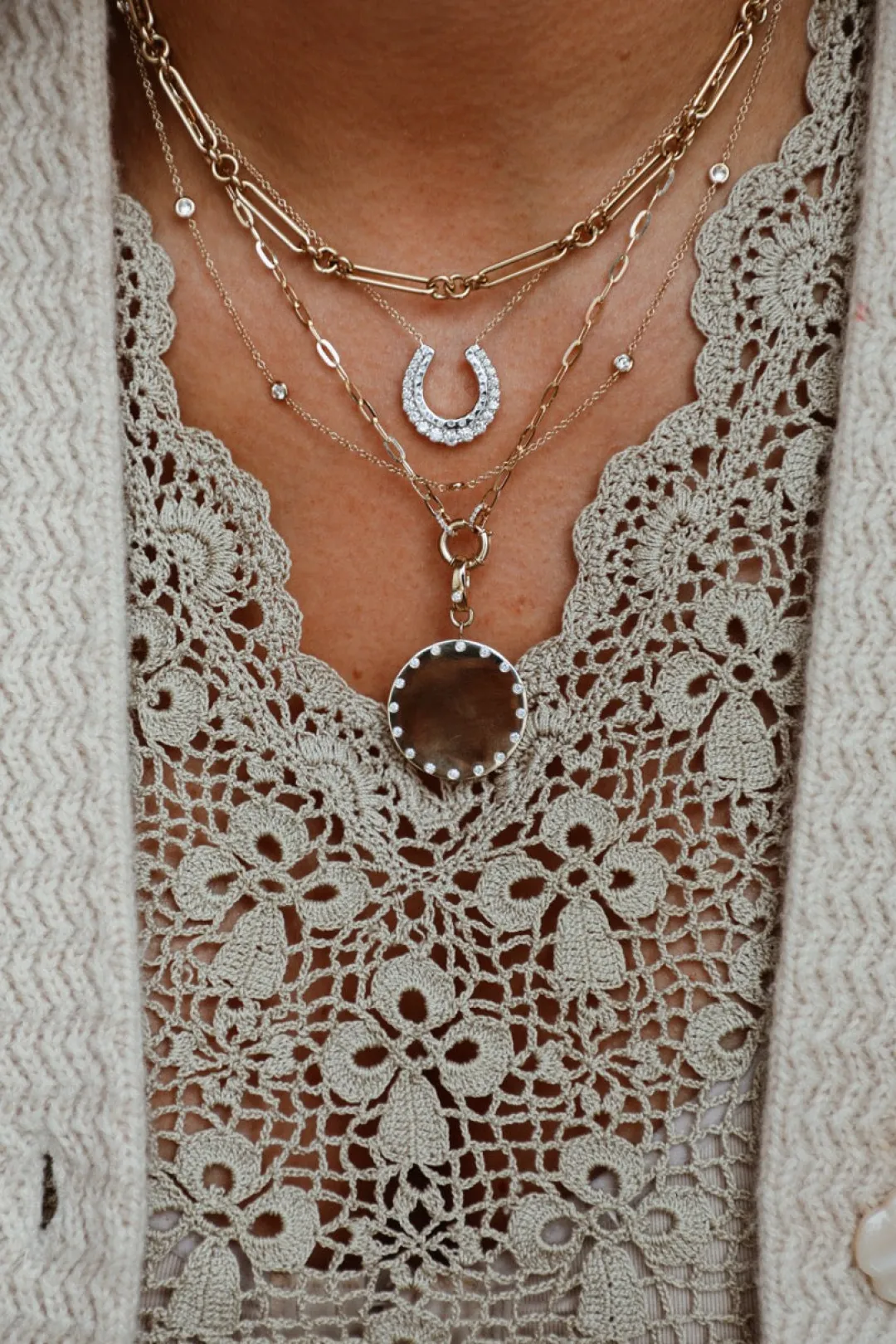 lucky_horseshoe_necklace_0.webp Mama Bijoux Lucky Horseshoe Necklace Outlet