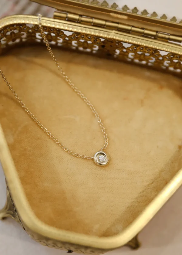 Mama Bijoux Pillowy Rose Setting Diamond Necklace Sale